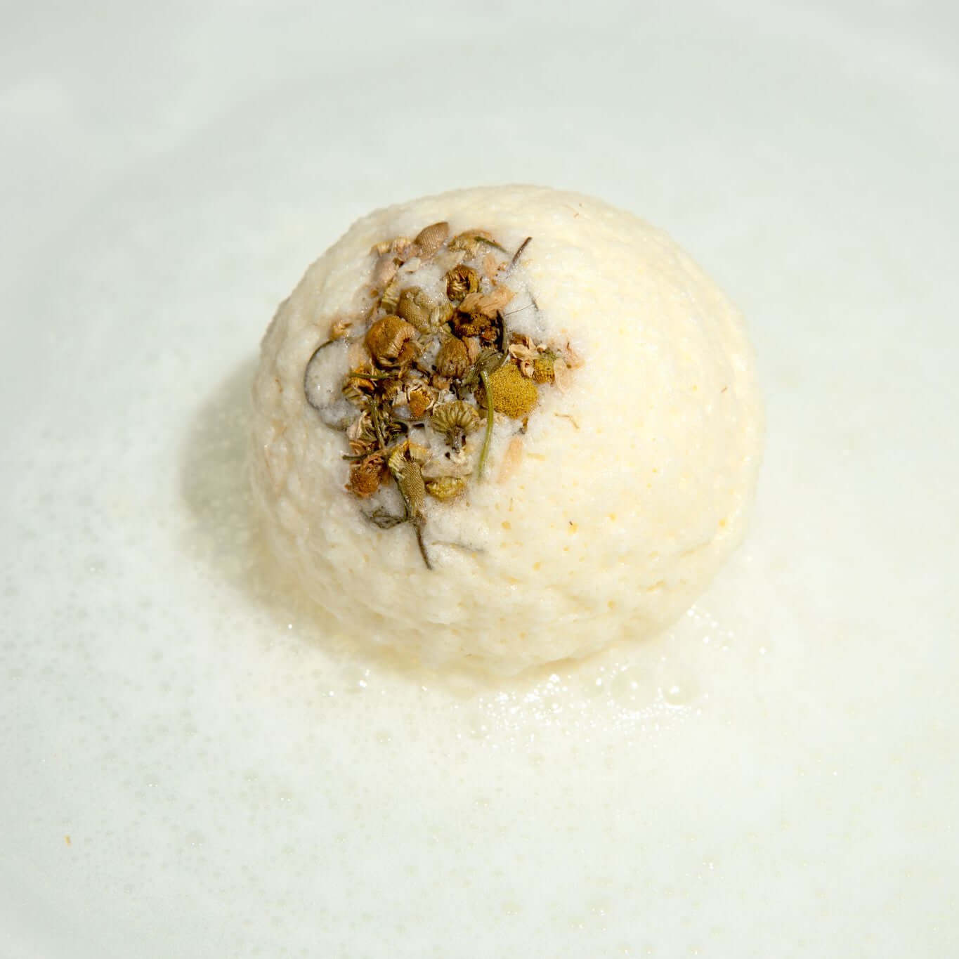 Tub Therapy Soakshow CBD Bath Bomb in Lemon Jasmine Mimosa
