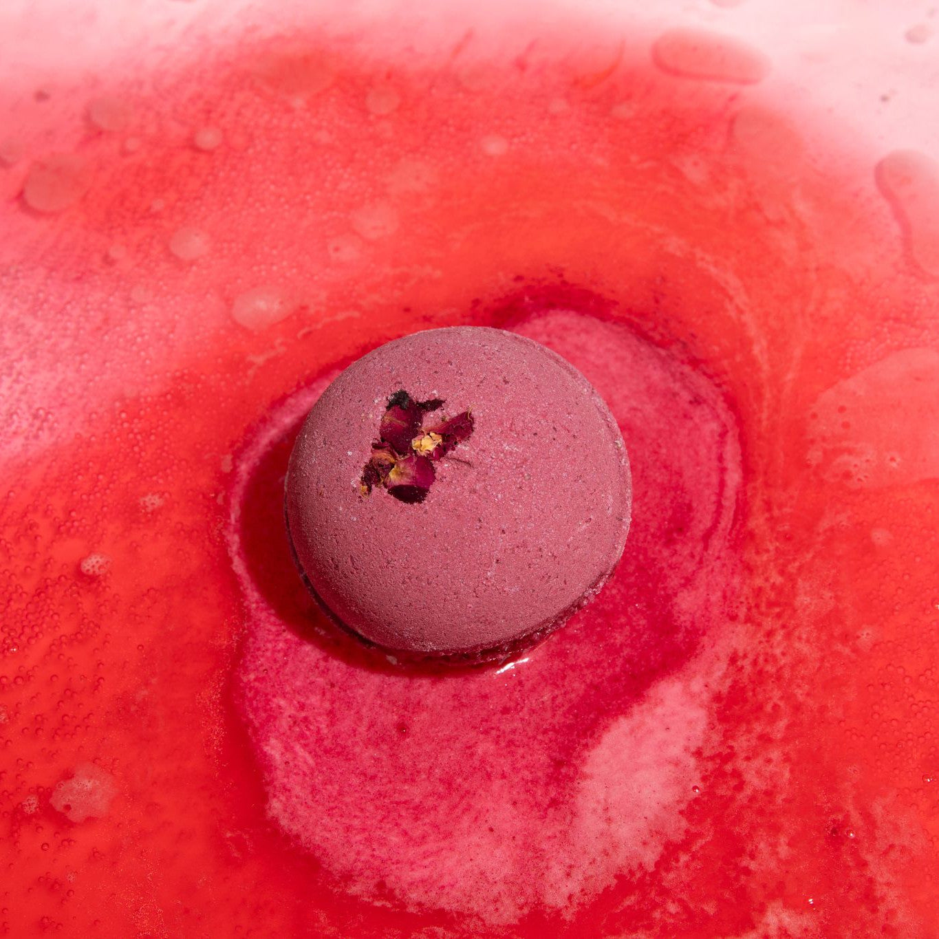 Tub Therapy Soakshow CBD Bath Bomb in Wine & Roses