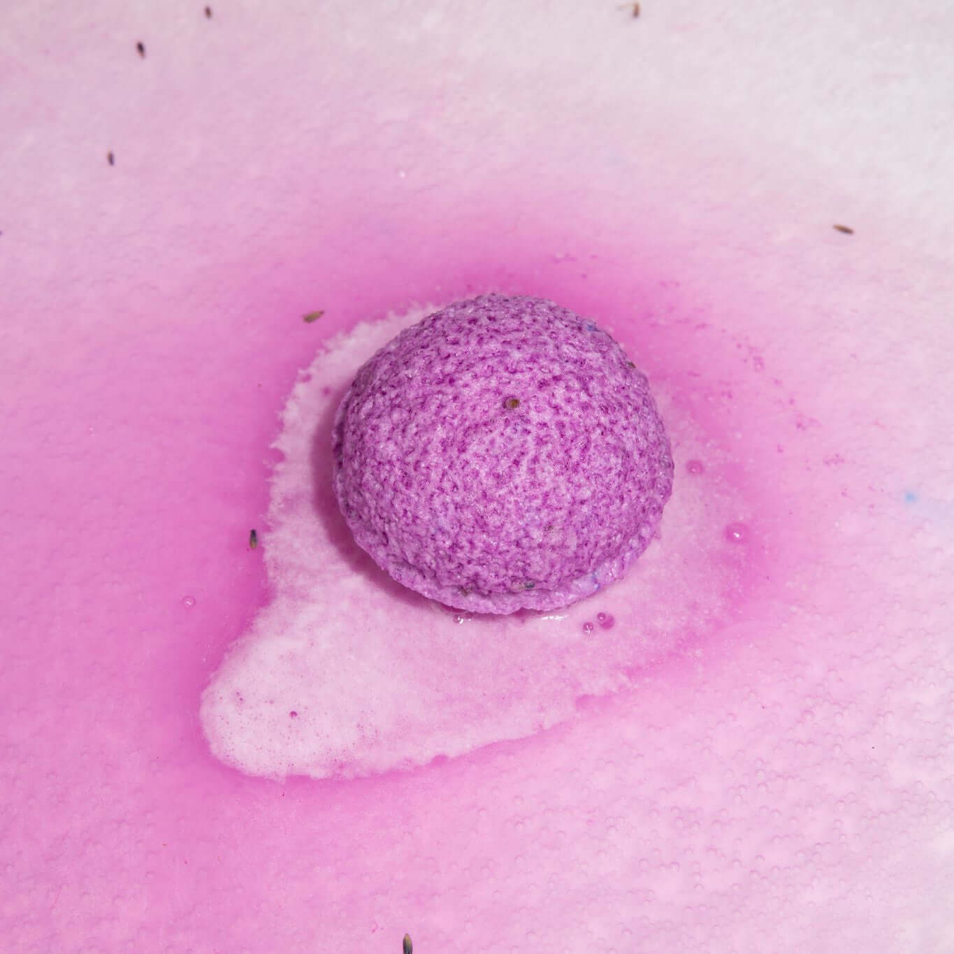Tub Therapy Soakshow CBD Bath Bomb in Sweet Lavender