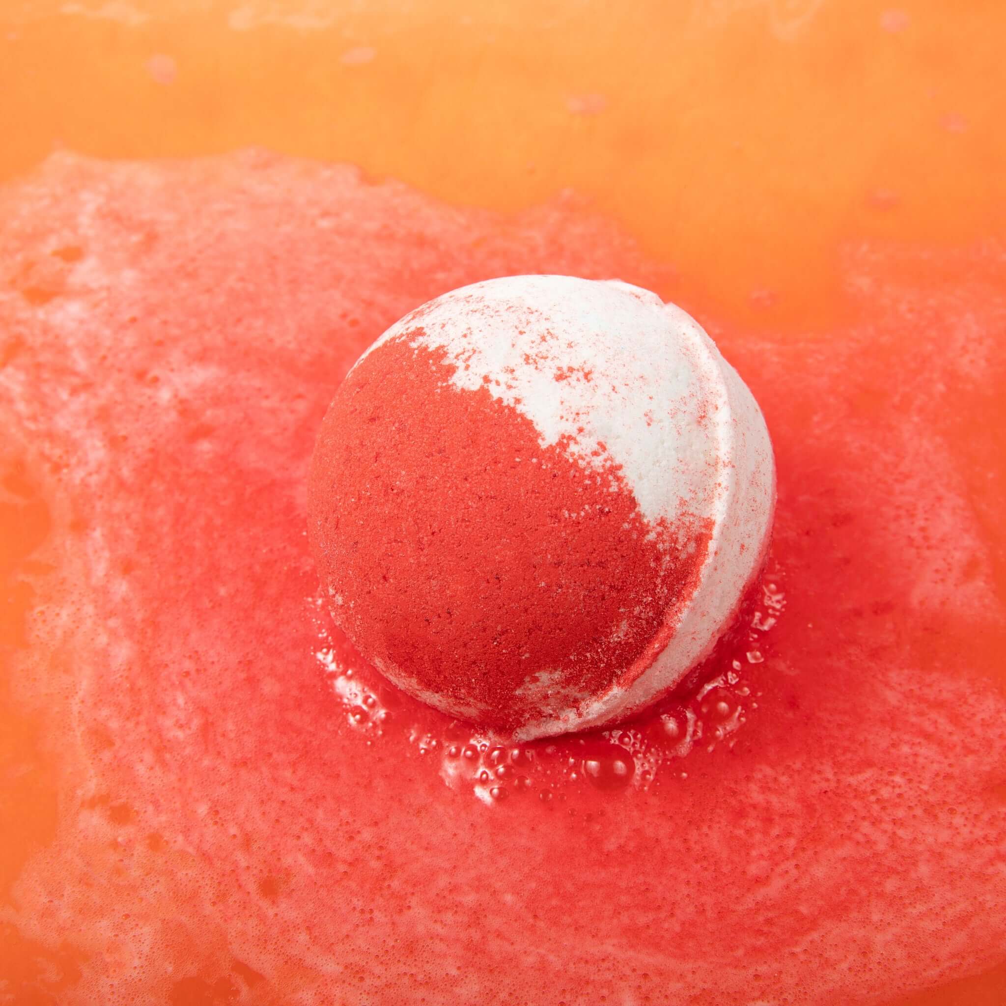 Tub Therapy Soakshow CBD Bath Bomb in Strawberries & Champagne