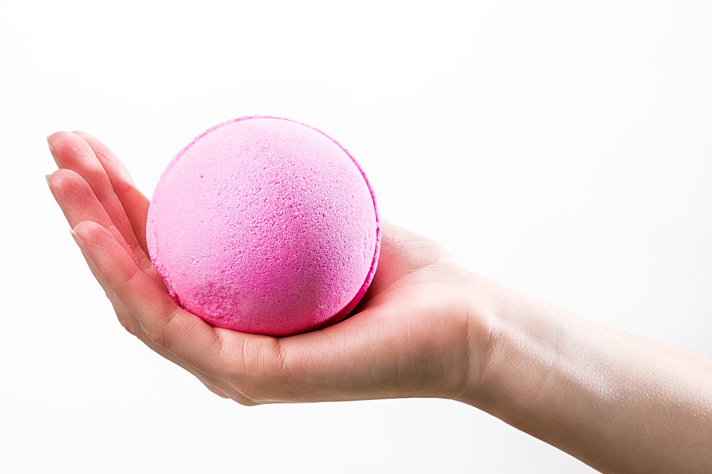 Tub Therapy | What is a moisturizing bath bomb? How to spot skin-friendly balls