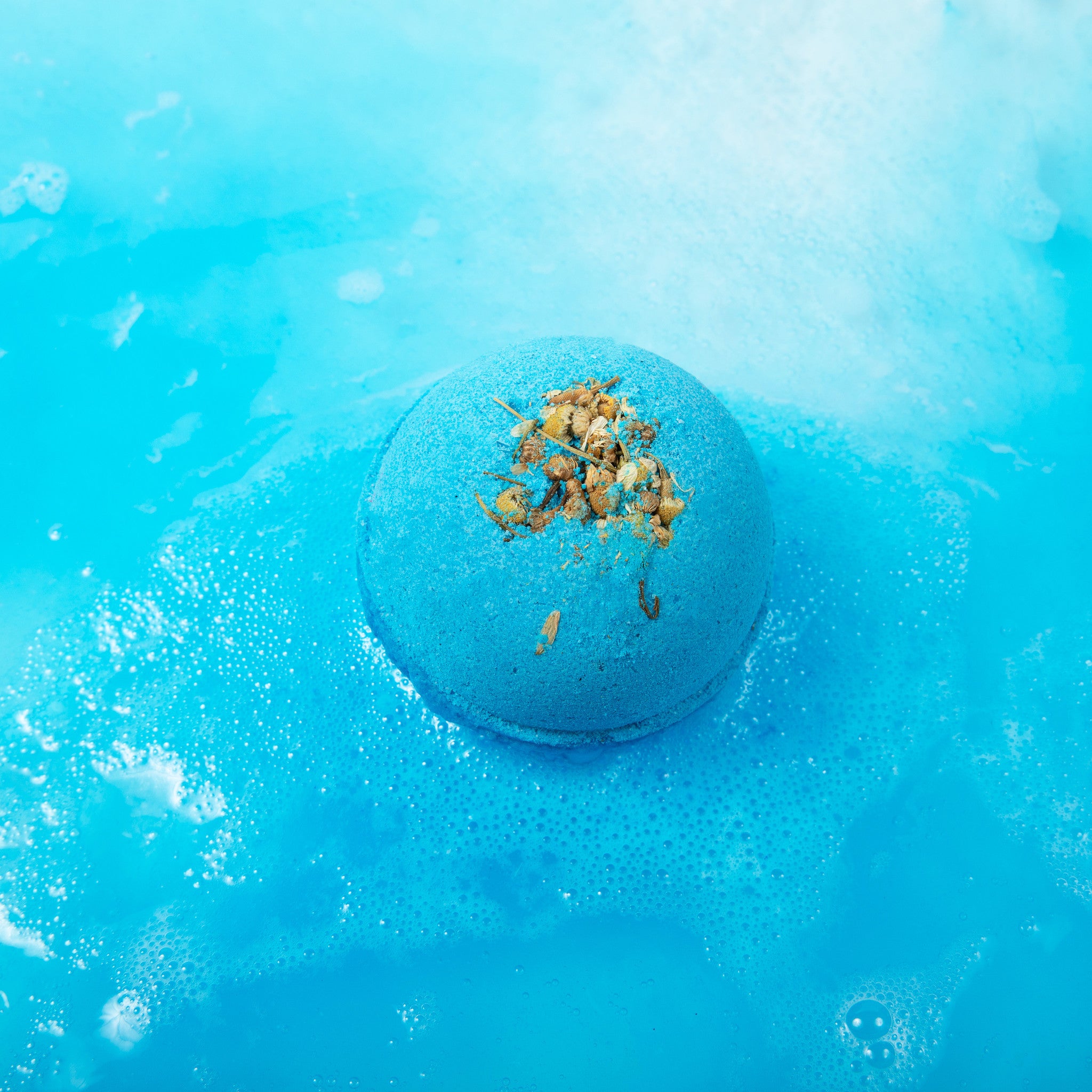 Tub Therapy Soakshow CBD Bath Bomb in Blue Orchid