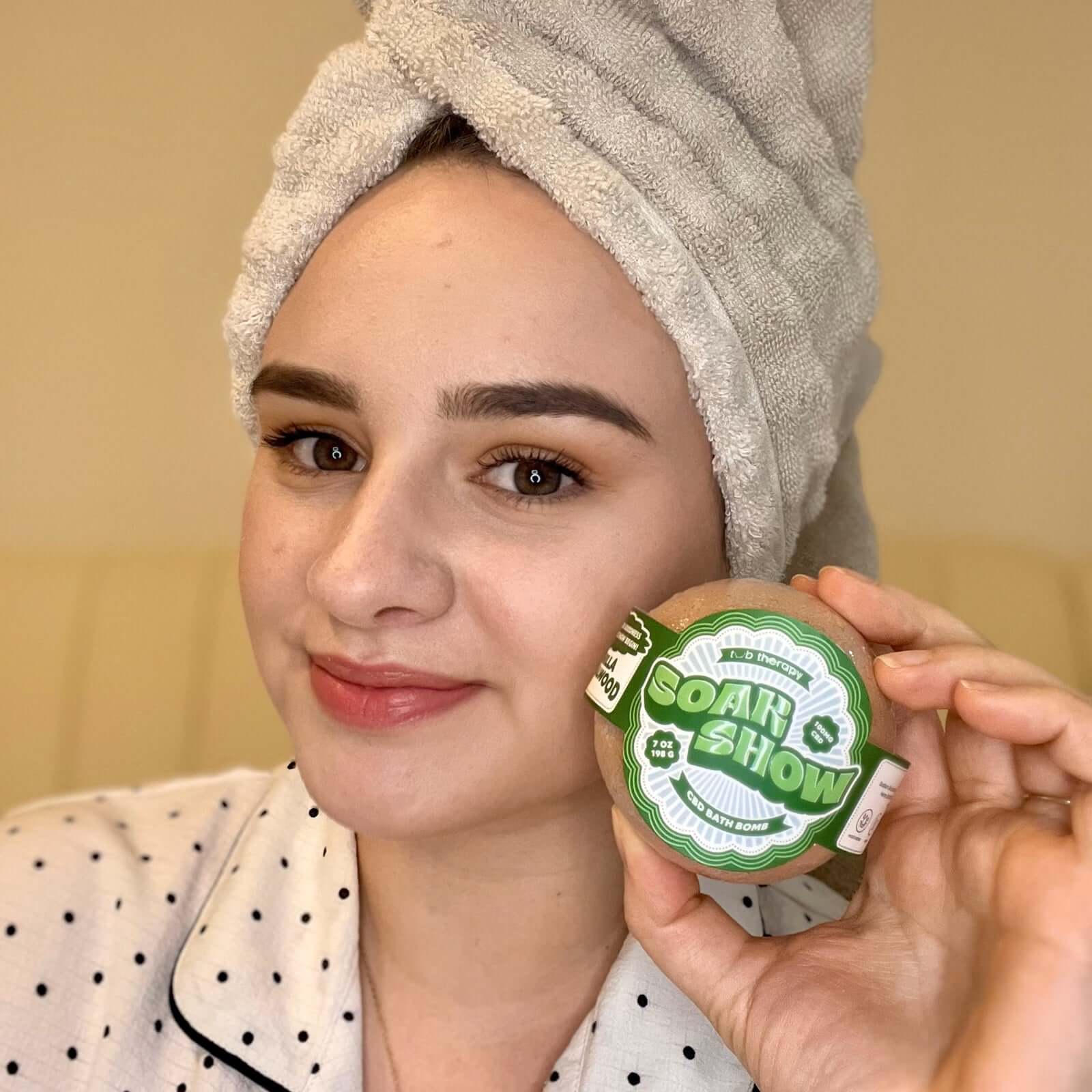 Tub Therapy Soakshow CBD Bath Bomb in Vanilla Sandalwood